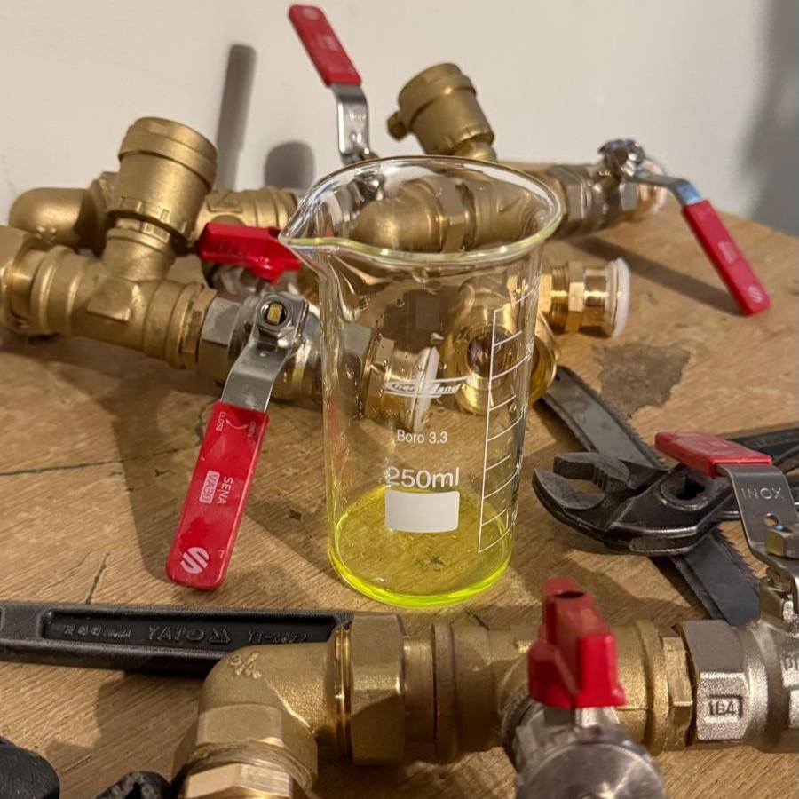 blog (4) UV detekcja wycieku UV instalacja HVAC1